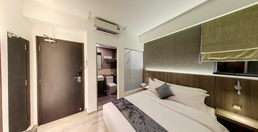 Standard_Room_Flora_by_Crossroads_Boutique_Hotel_Kuala_Lumpur_City_Center_near_public_transport_1024x